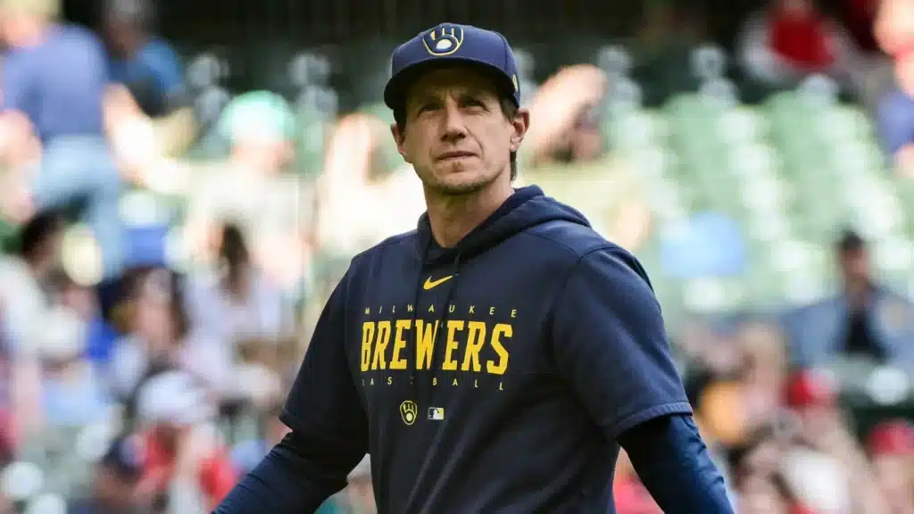 Chicago Cubs Manager Craig Counsell Gets Hilarious Award From Milwaukee ...