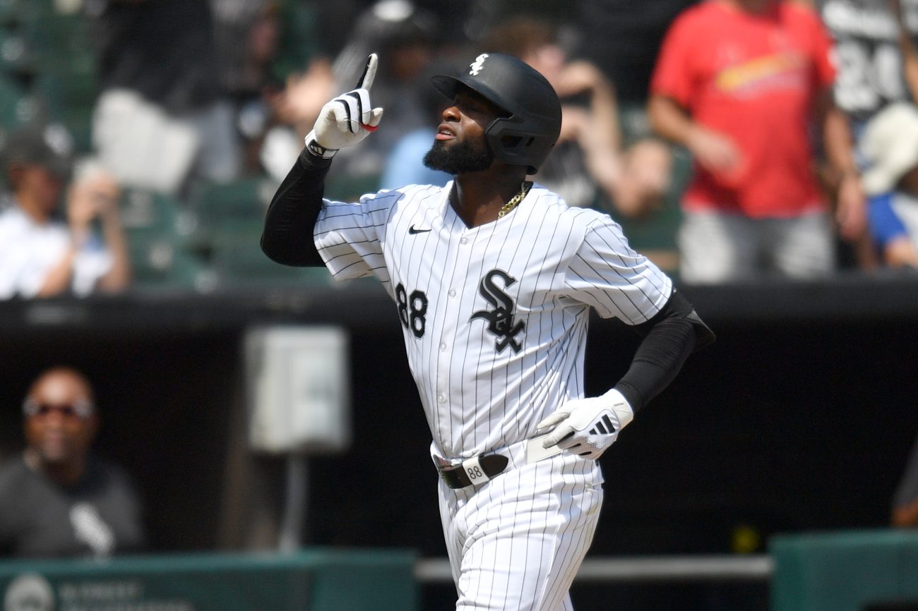 Luis Robert Jr. Cincinnati Reds 