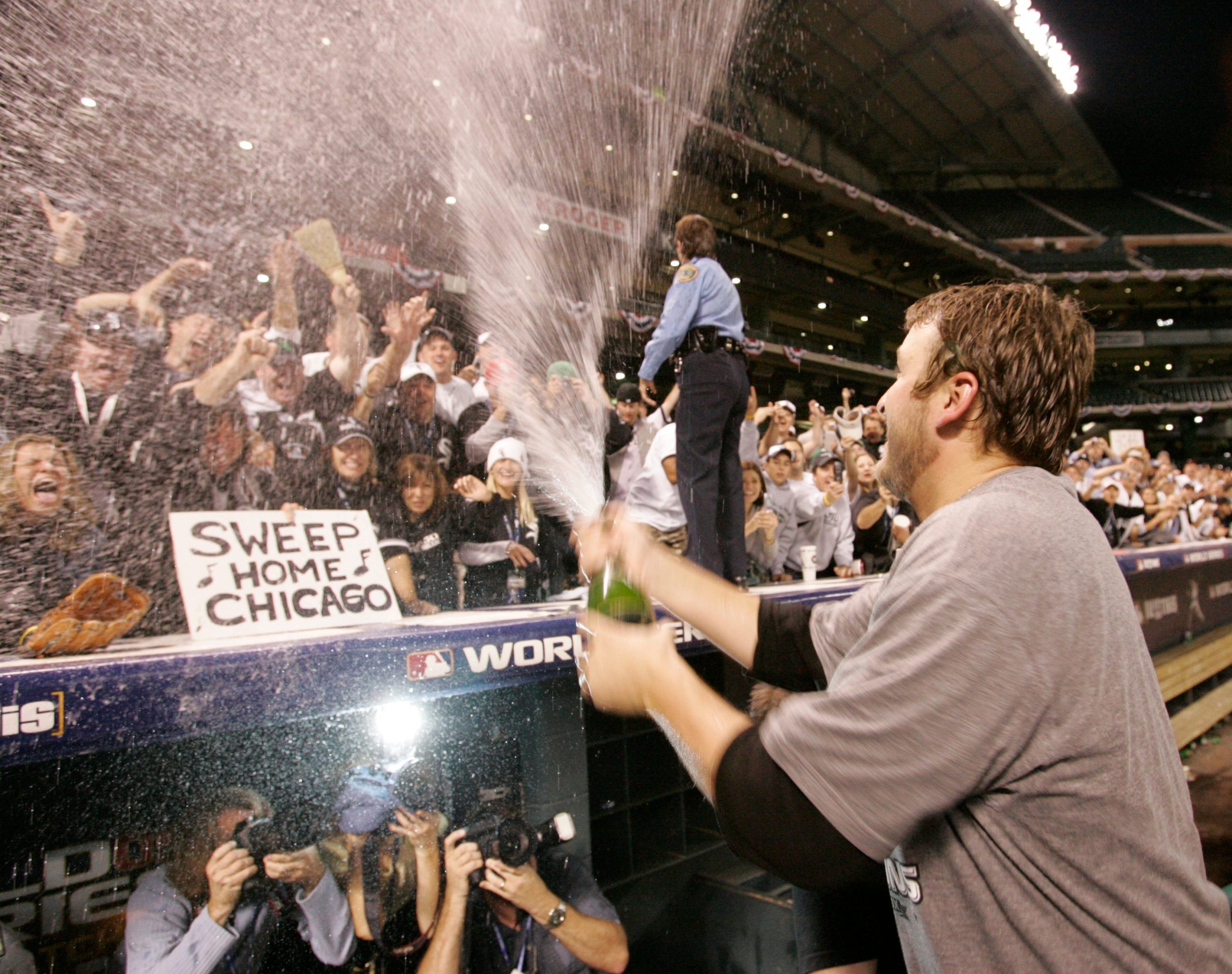 Chicago White Sox to erect statue of a legendary left-hander