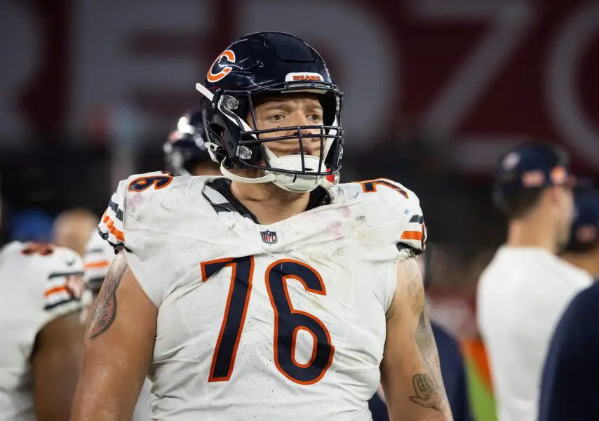 Chicago Bears guard Teven Jenkins (76) against the Arizona Cardinals at State Farm Stadium.