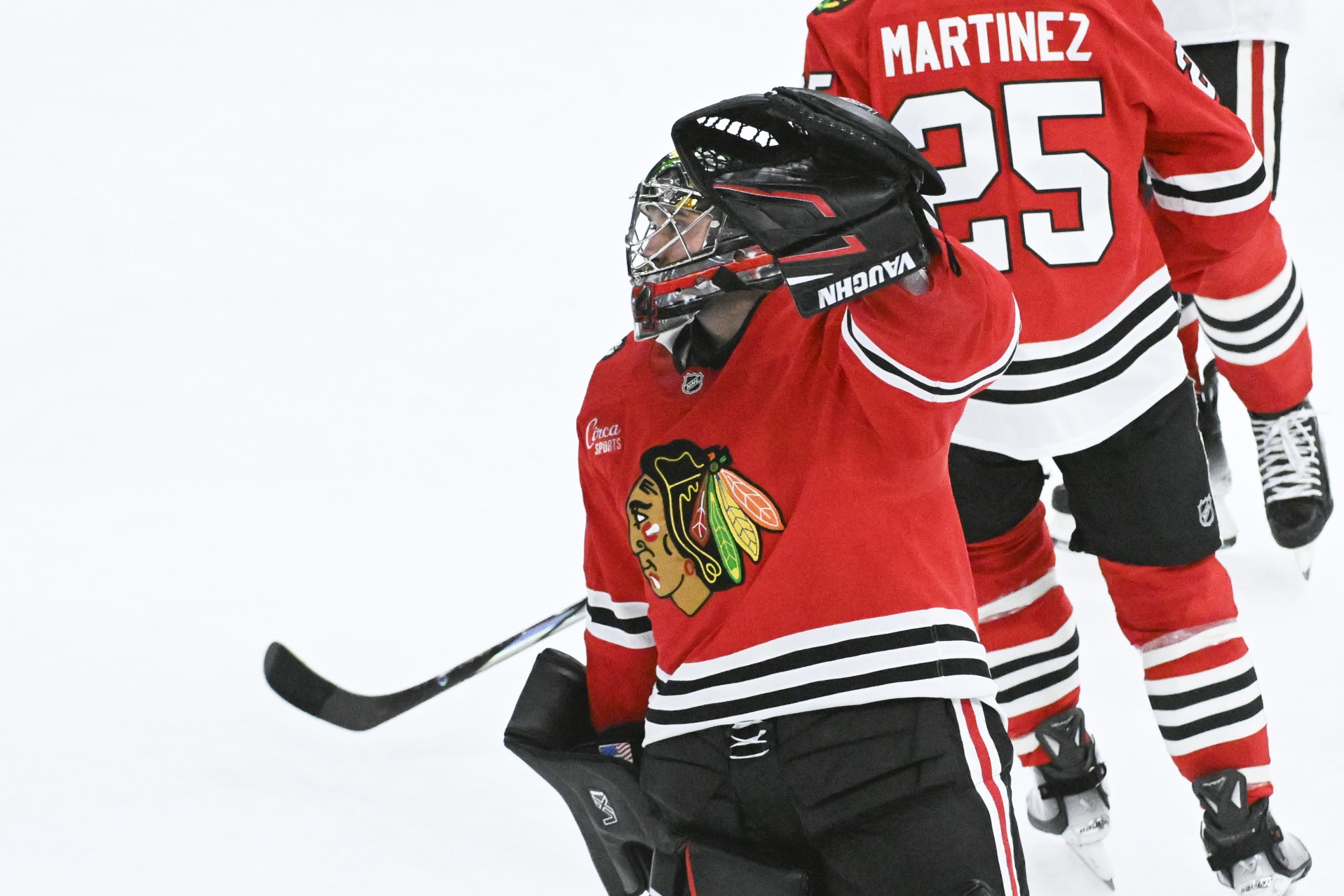 Chicago Blackhawks trade Craig Smith and Petr Mrazek to Detroit Red Wings