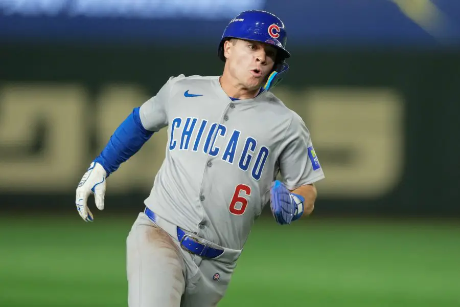 Chicago Cubs second baseman Matt Shaw (6) rounds third base in the fifth inning against the Los Angeles Dodgers during the Tokyo Series at Tokyo Dome.