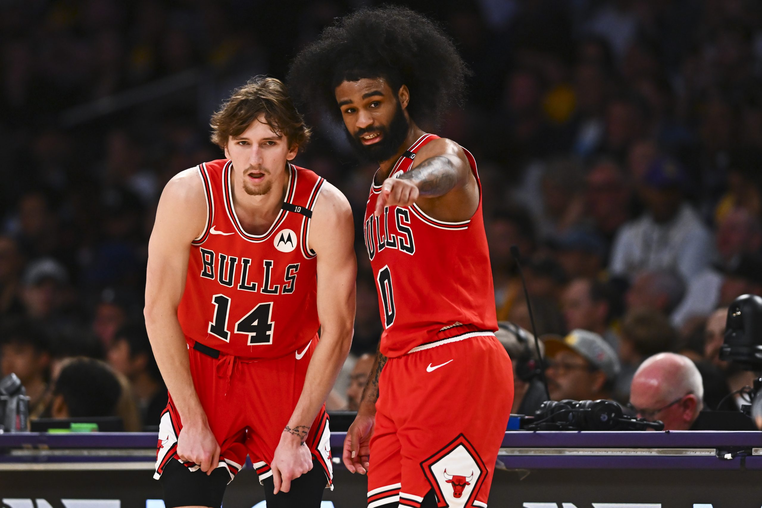 Two Chicago Bulls players carry the team to a dominating victory over the Lakers