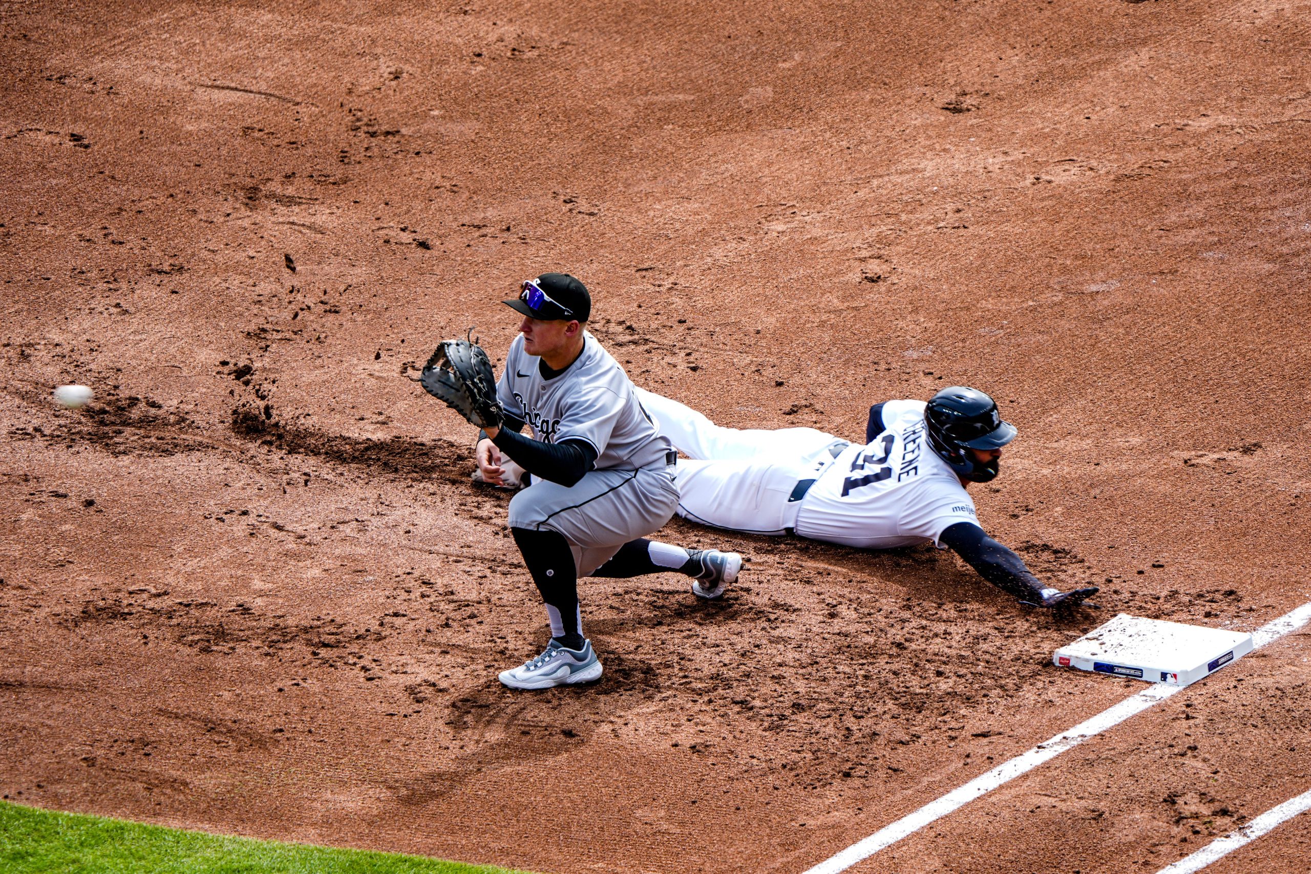 Chicago White Sox should start considering a change at 1st base